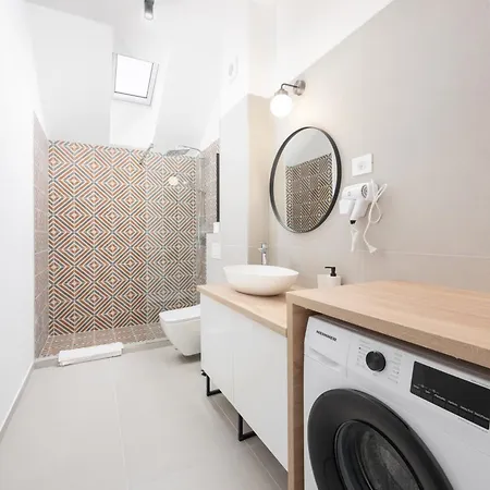 Eliza - Powered By Neo - Private Parking تيميشورا