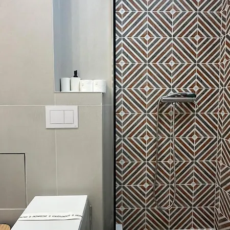 Eliza - Powered By Neo - Private Parking تيميشورا