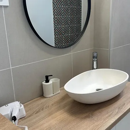 Eliza - Powered By Neo - Private Parking טימישוארה