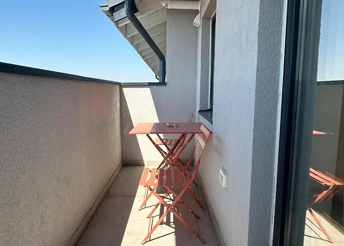 Eliza - Powered By Neo - Private Parking Timişoara