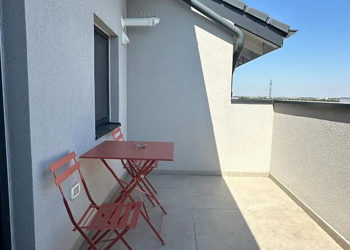 Eliza - Powered By Neo - Private Parking Timişoara